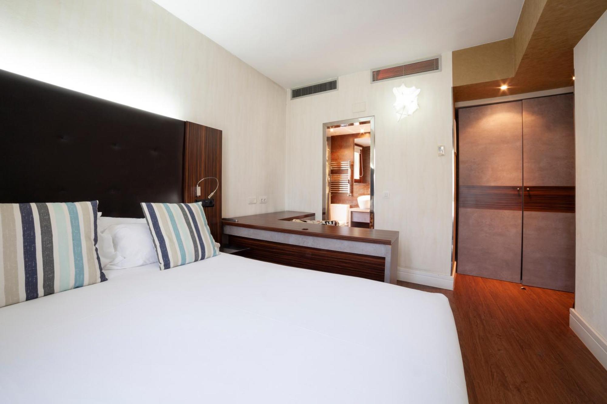 Hotel Petit Palace Tamarises 3*